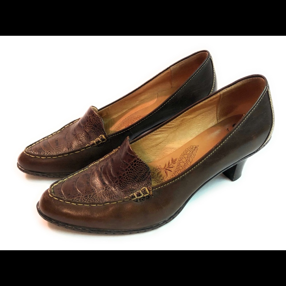 Sofft loafer slip on brown leather pump heels 9.5